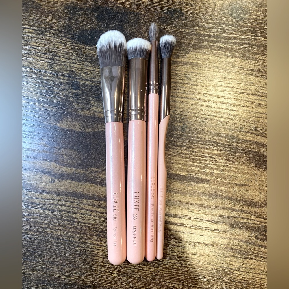 Luxie Rose Gold Makeup Brush Collection
NEW
